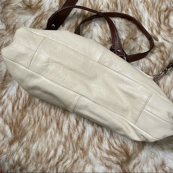 Coach 2 tone leather satchel w/ detachable strap. - Picture 5 of 9